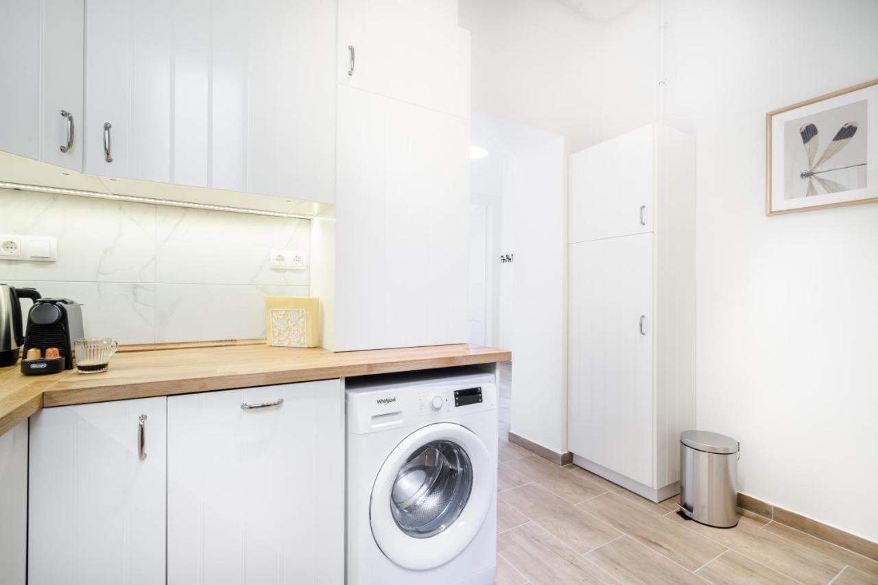 Bpr Blooming Design Home With A/C Budapest Exteriör bild